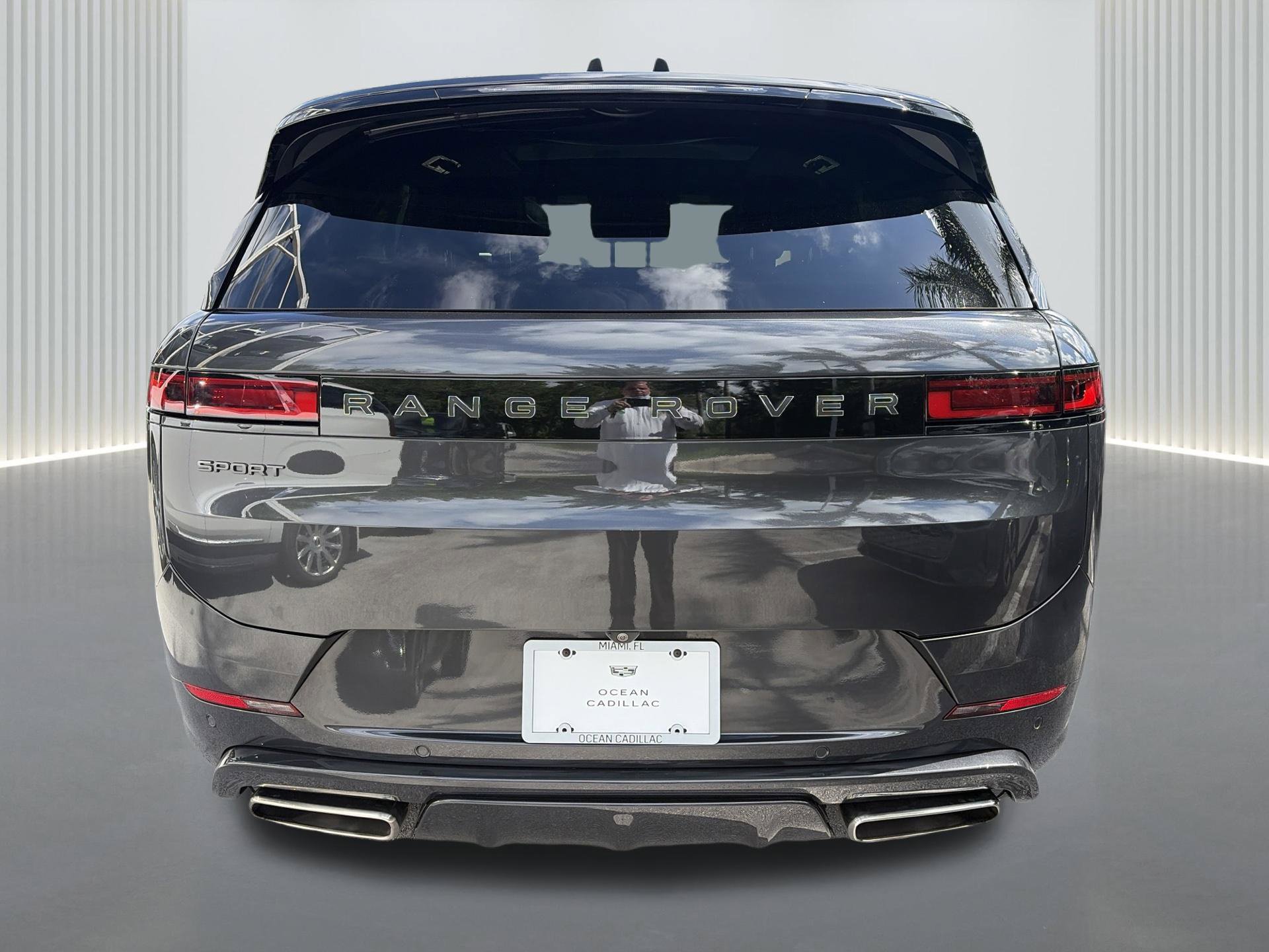 Used 2024 Land Rover Range Rover Sport Dynamic SE AWD/4WD image 4