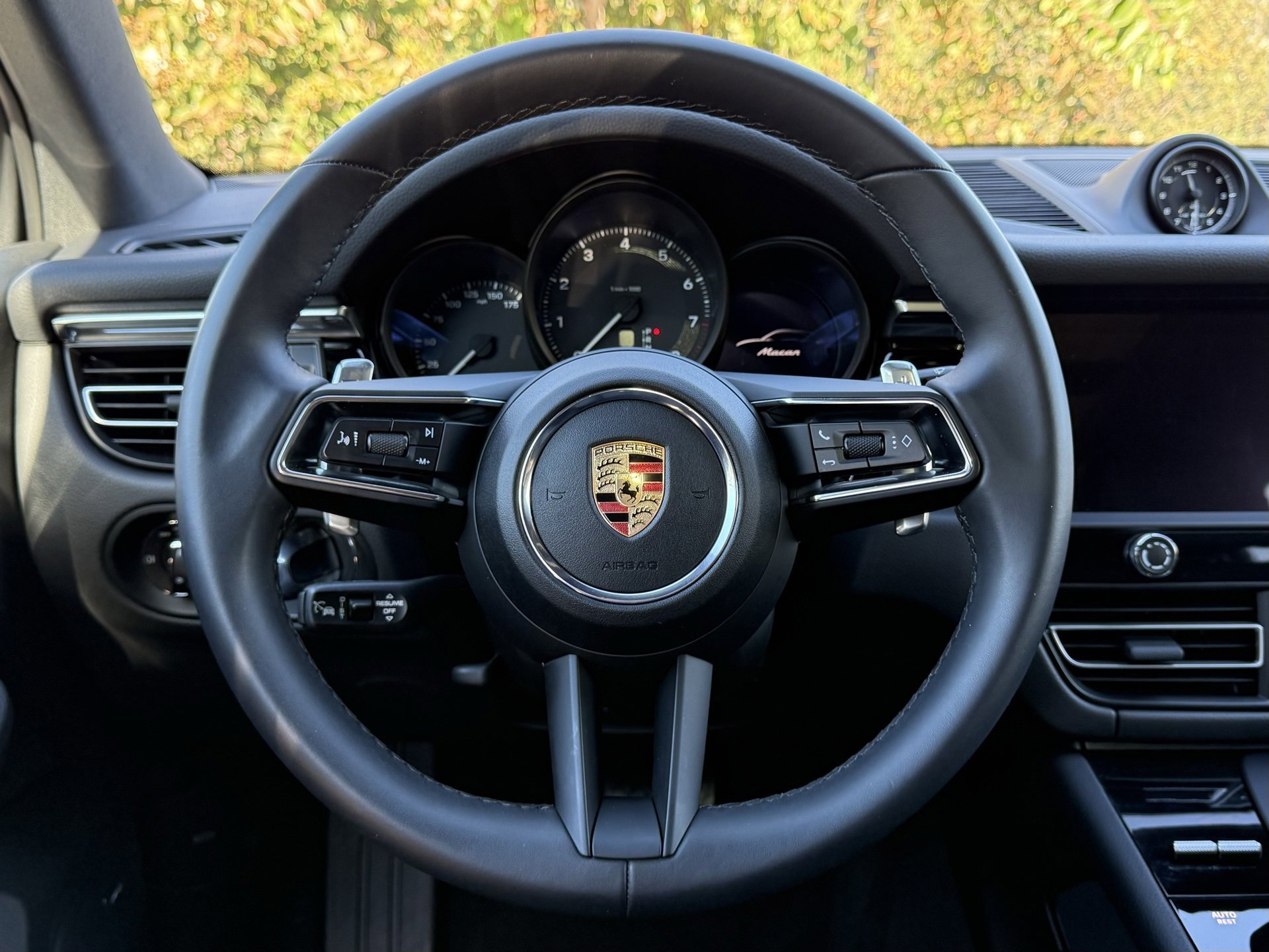 Used 2025 Porsche Macan image 15