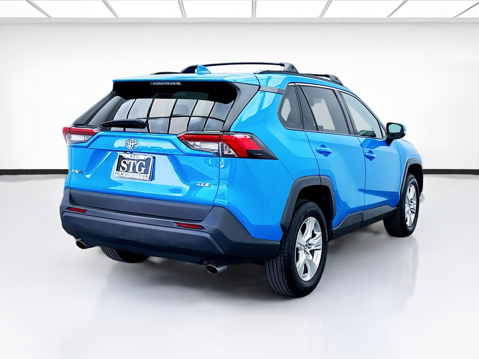 Used 2019 Toyota RAV4 XLE w/ Convenience Package image 4