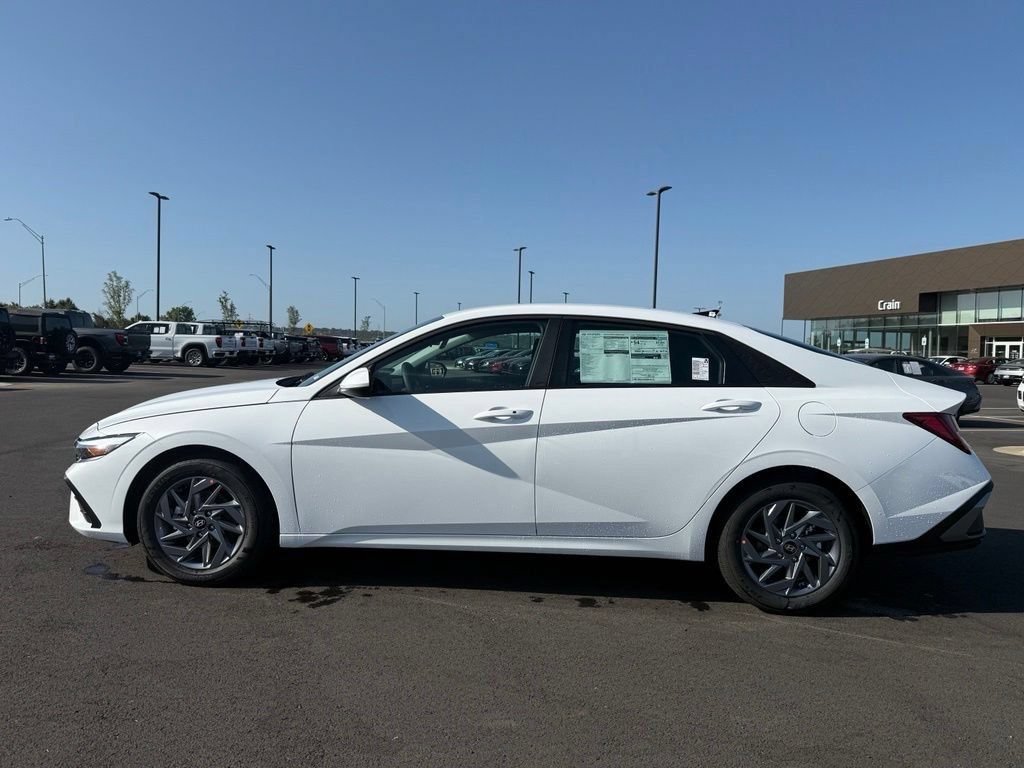 New 2026 Hyundai Elantra Hybrid FWD image 8