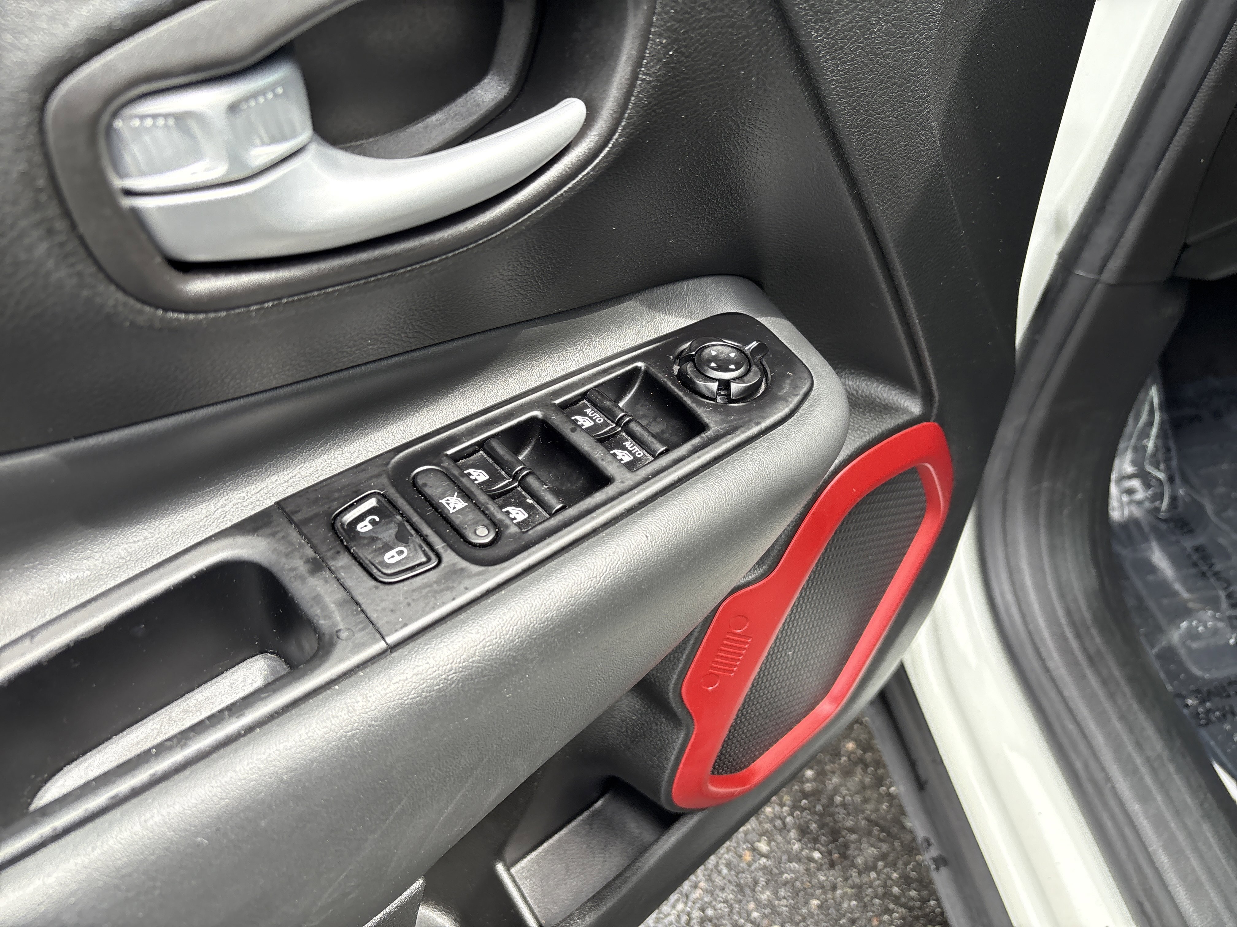 Certified 2023 Jeep Renegade Trailhawk AWD/4WD image 15