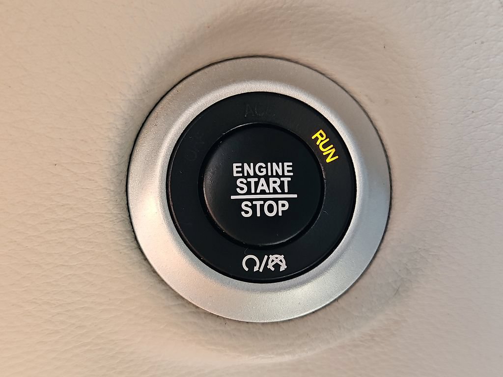 Used 2022 Chrysler Pacifica Limited FWD image 27
