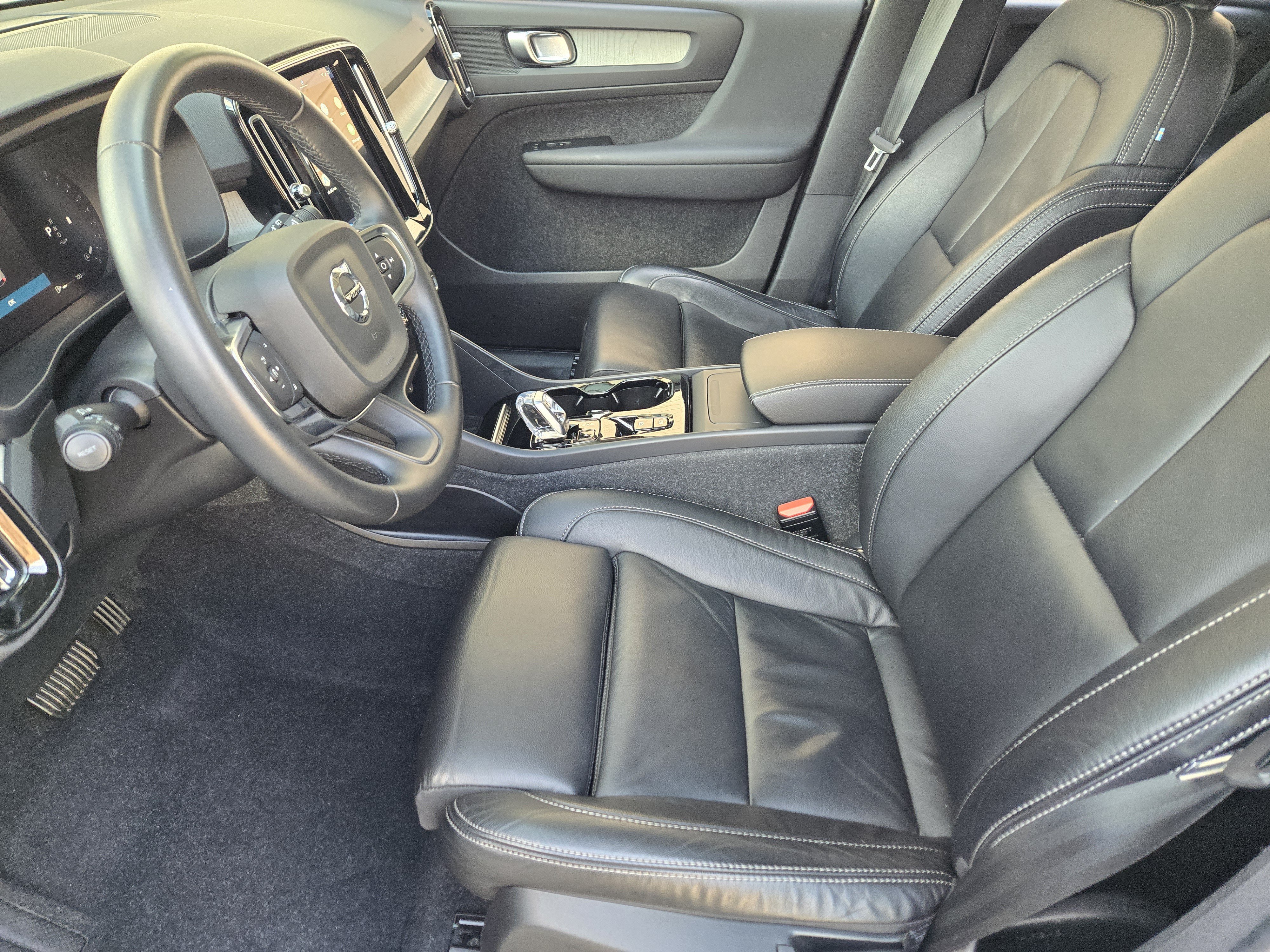 Used 2023 Volvo XC40 B4 Plus w/ Protection Package Premier FWD image 11