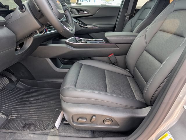 New 2026 Chevrolet Equinox LT w/ Convenience Package II FWD image 9