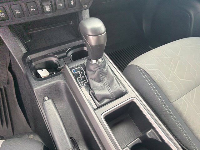 Used 2020 Toyota Tacoma TRD Off-Road w/ Technology Package AWD/4WD image 29