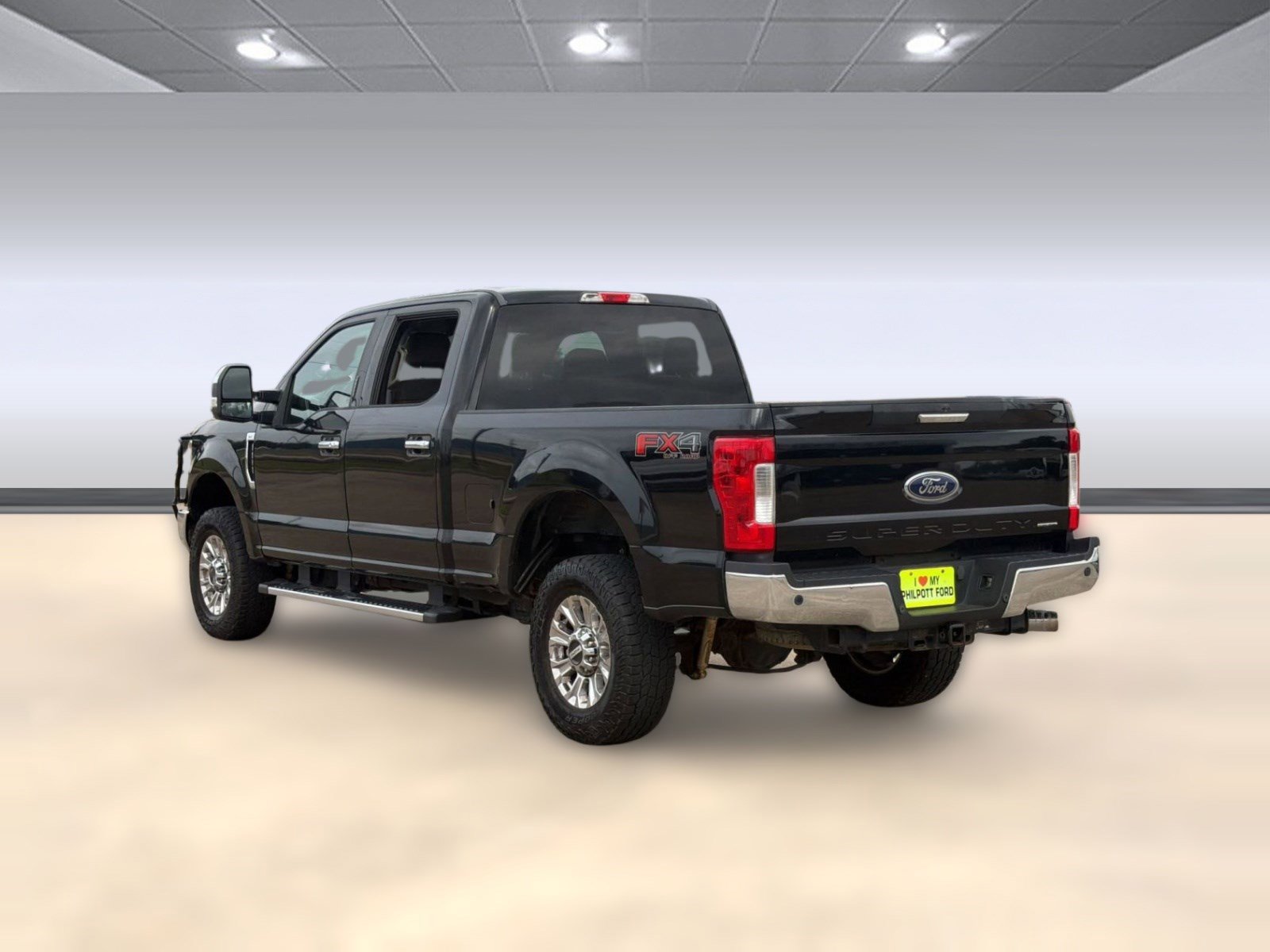 Used 2017 Ford F250 XLT w/ XLT Premium Package AWD/4WD image 3