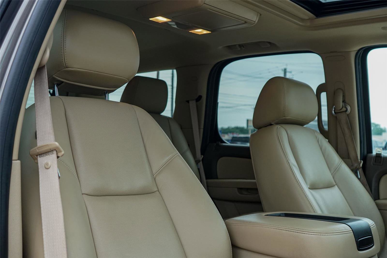 Used 2011 Chevrolet Tahoe LTZ RWD image 29