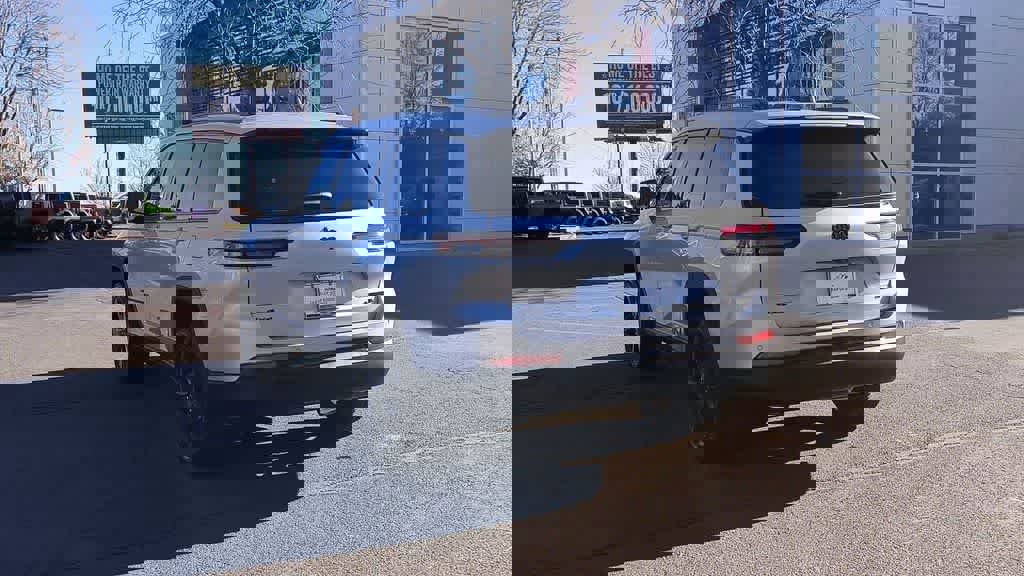 New 2025 Jeep Grand Cherokee L Limited w/ Luxury Tech Group II image 7