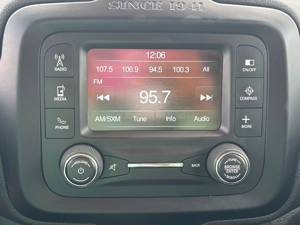 Used 2015 Jeep Renegade Latitude AWD/4WD image 23