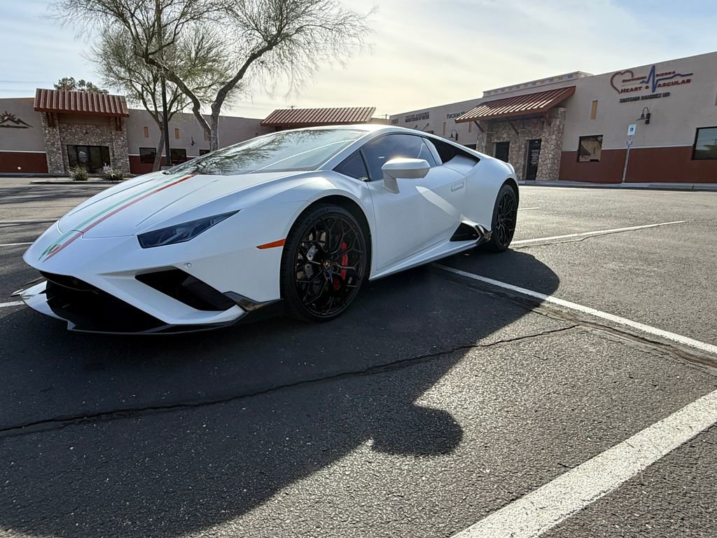 Used 2021 Lamborghini Huracan EVO image 23