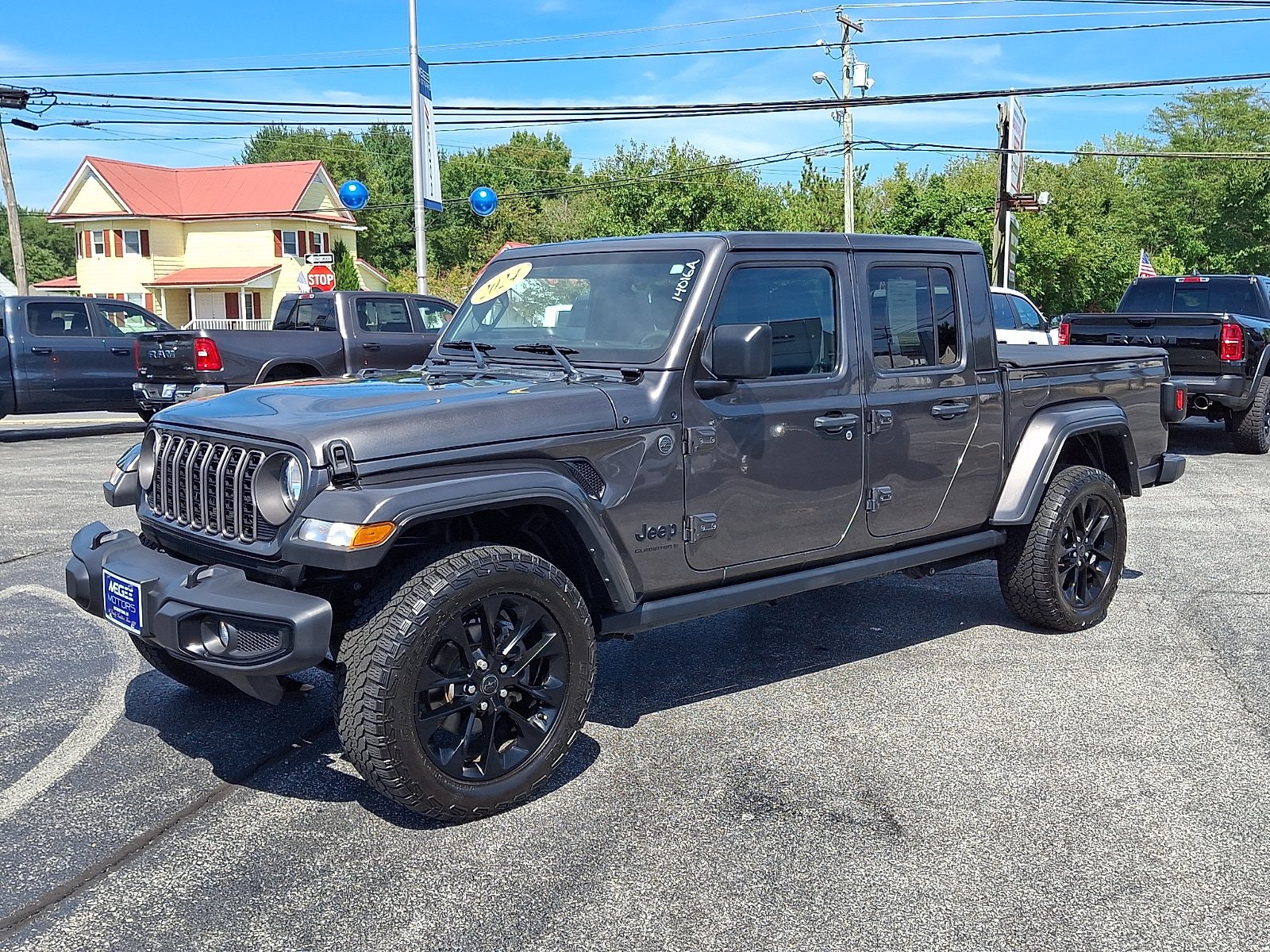 Certified 2024 Jeep Gladiator Sport AWD/4WD image 3