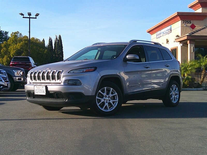 Used 2018 Jeep Cherokee Latitude Plus w/ Comfort/Convenience Group