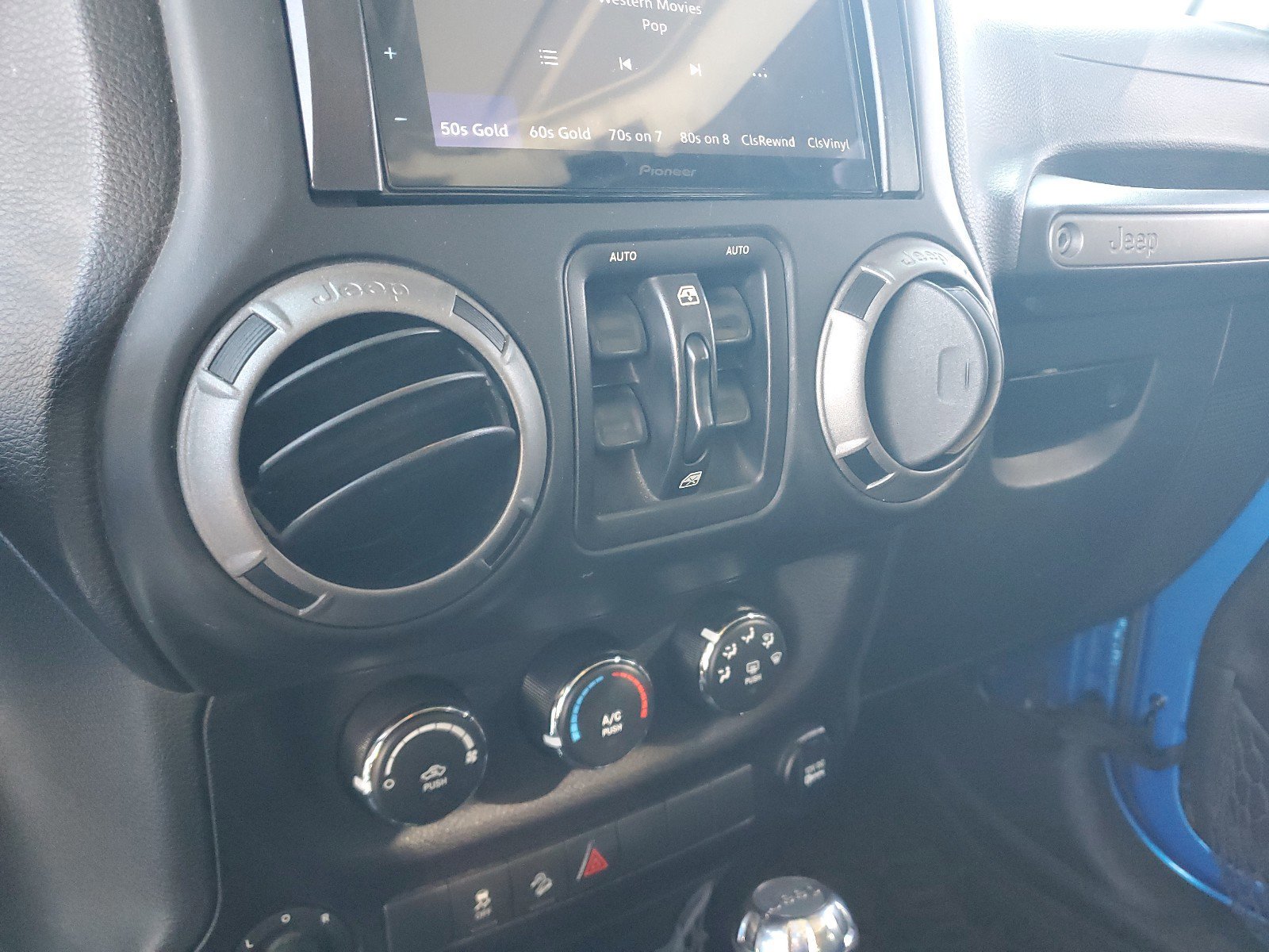 Used 2015 Jeep Wrangler Unlimited Sport AWD/4WD image 17