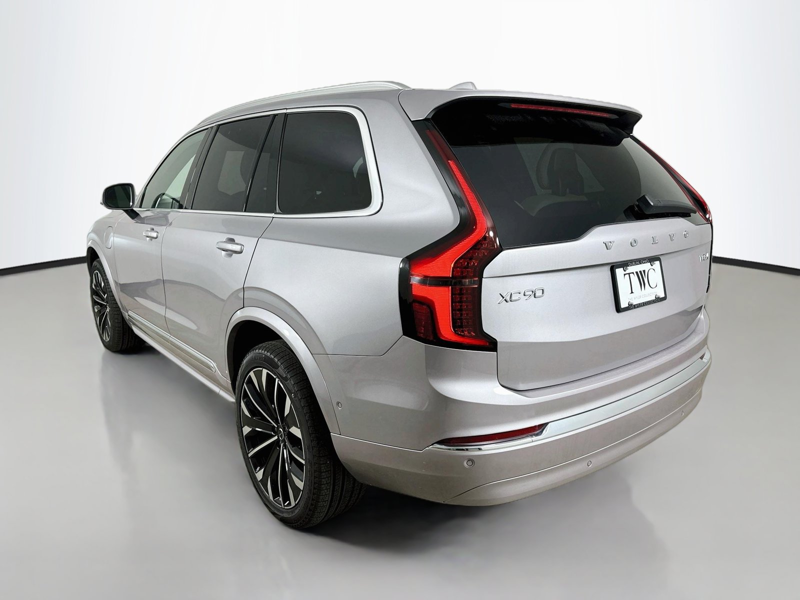 New 2026 Volvo XC90 T8 Plus w/ Protection Package AWD/4WD image 7