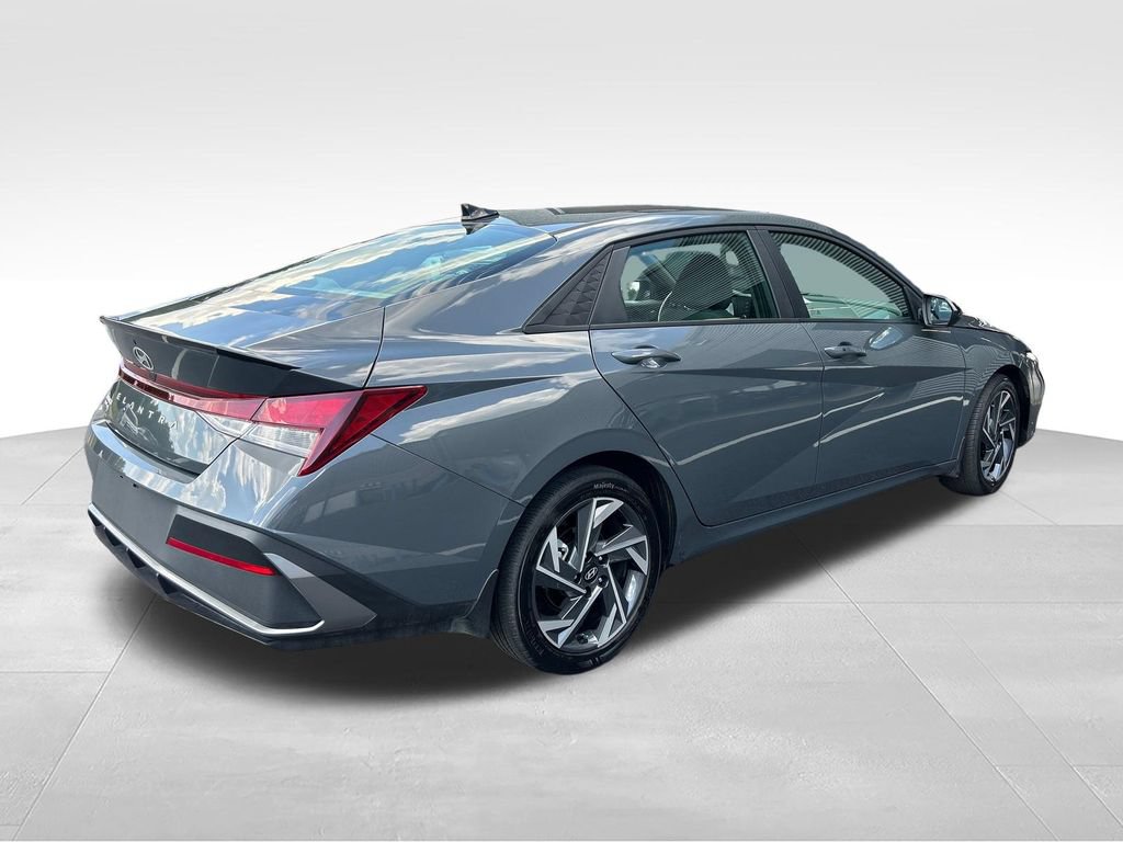 Used 2025 Hyundai Elantra Sport FWD image 5