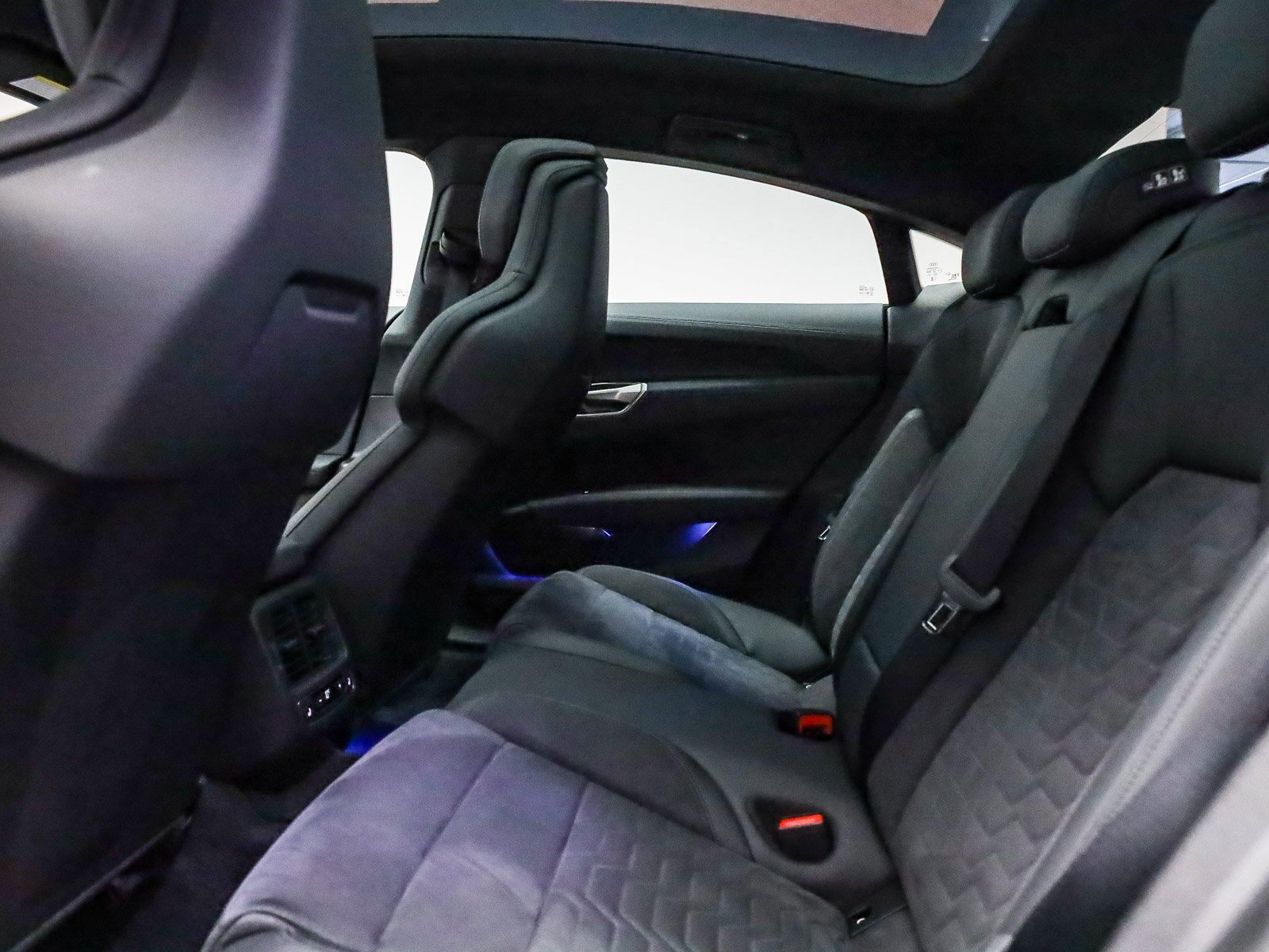 Used 2024 Audi e-tron GT Premium Plus image 28