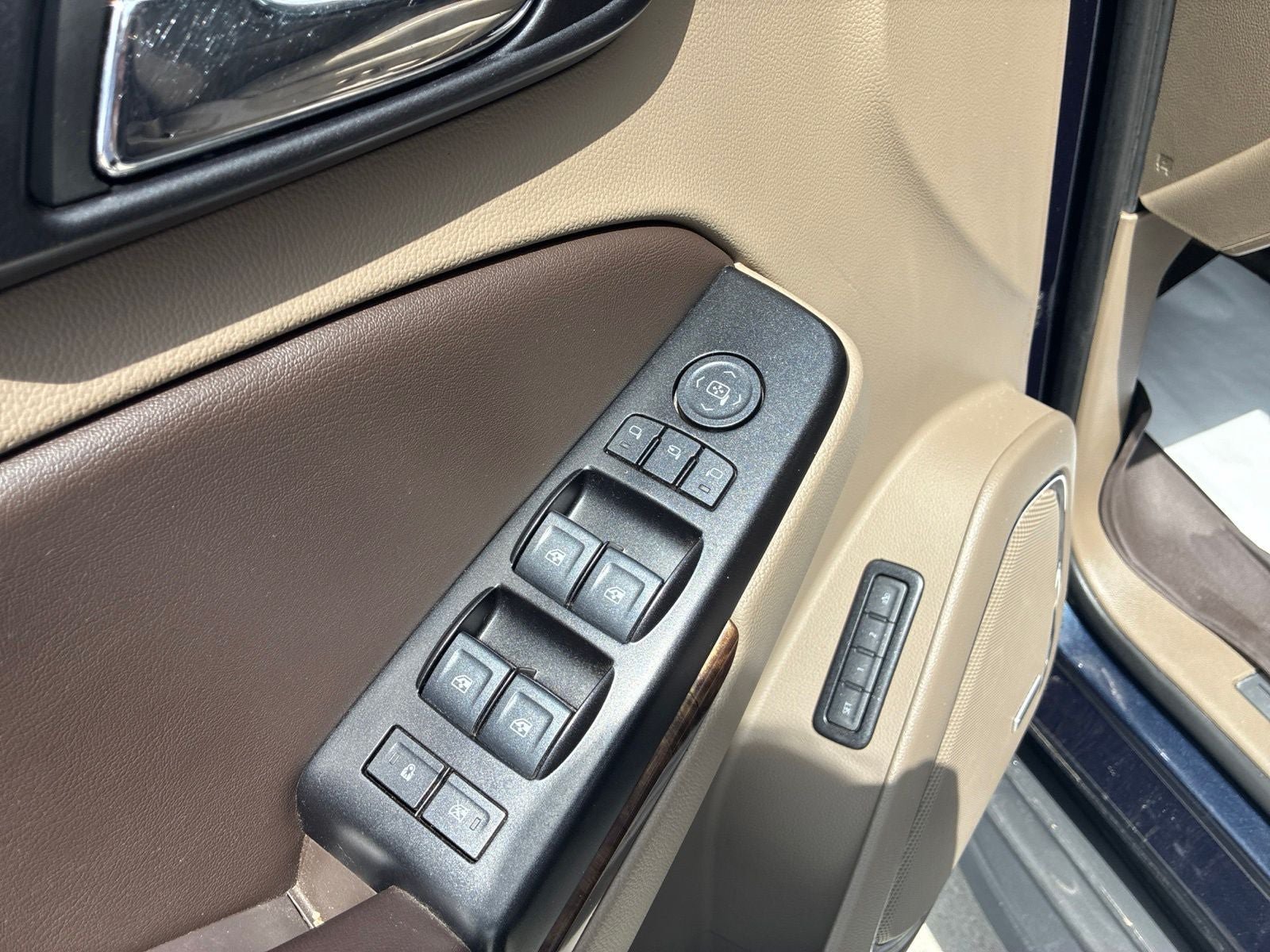 Used 2020 Chevrolet Tahoe LT w/ Luxury Package AWD/4WD image 15