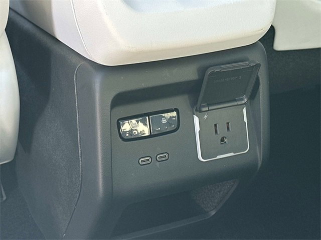 Used 2025 Cadillac Optiq Luxury 2 image 18