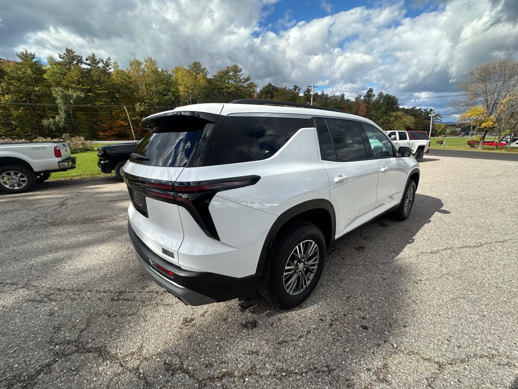 Used 2025 Chevrolet Traverse LT w/ Driver Confidence Package AWD/4WD image 5