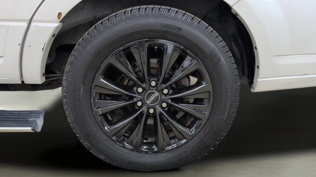 Used 2017 Lincoln Navigator Select AWD/4WD image 33