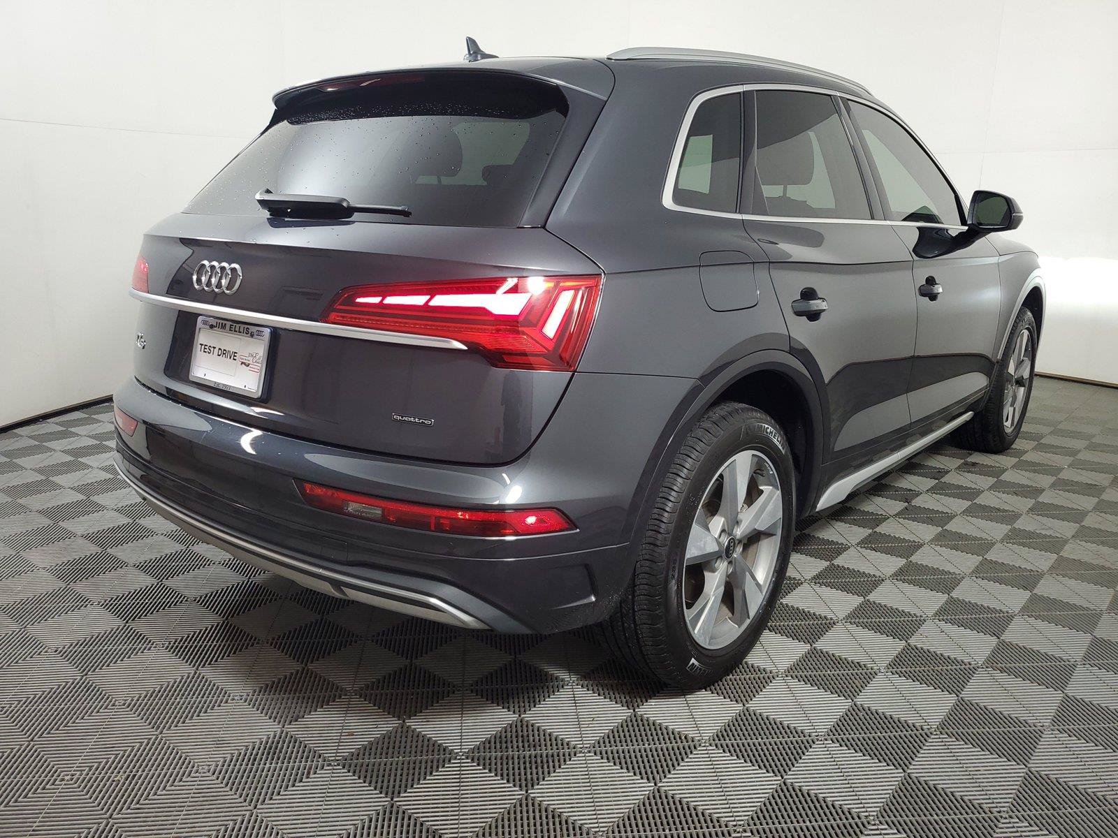 Used 2023 Audi Q5 2.0T Premium Plus w/ Premium Plus Package AWD/4WD image 7
