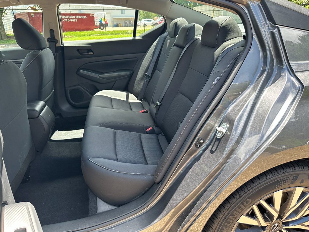 Used 2025 Nissan Altima 2.5 SV FWD image 9