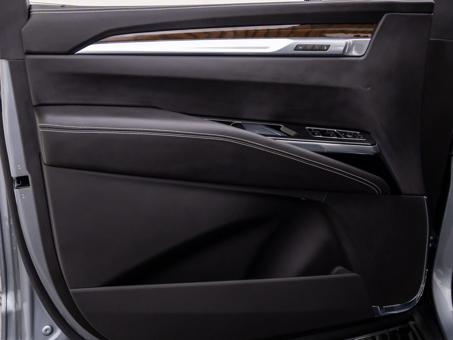 New 2026 Cadillac Escalade Platinum Sport w/ LPO, ONYX Package image 13