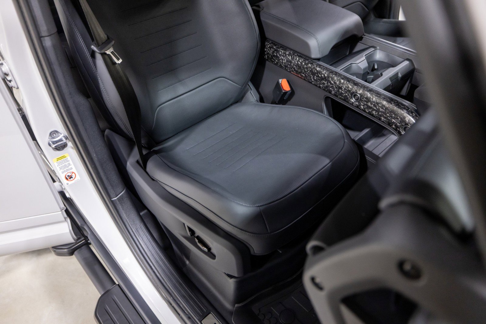 Used 2026 Land Rover Defender 110 OCTA image 36