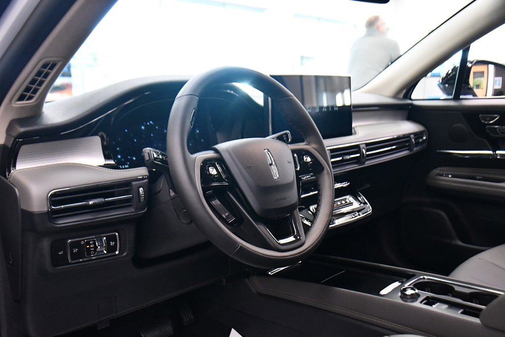 New 2026 Lincoln Corsair Premiere image 11