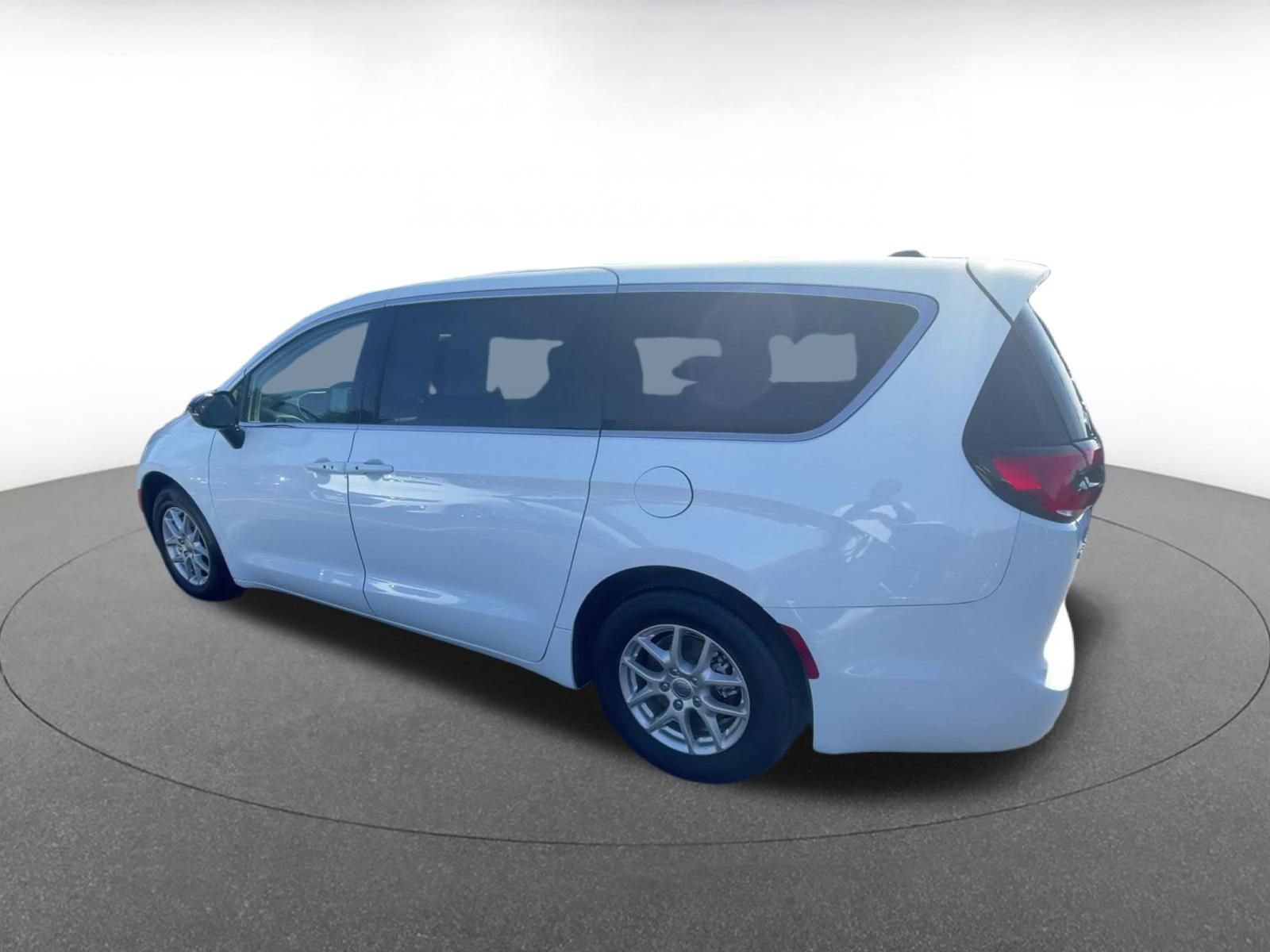 Used 2024 Chrysler Pacifica Touring-L image 10