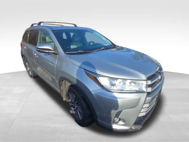 Used 2019 Toyota Highlander XLE w/ Protection Package #3 image 8