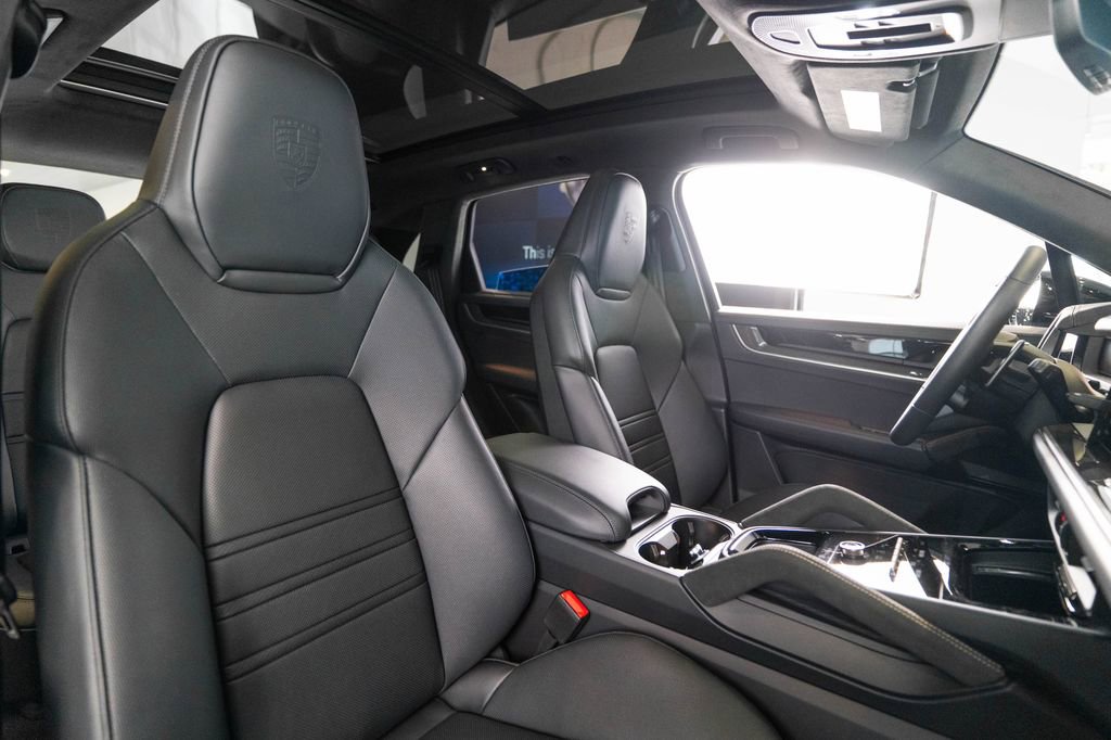 New 2026 Porsche Cayenne Turbo AWD/4WD image 18
