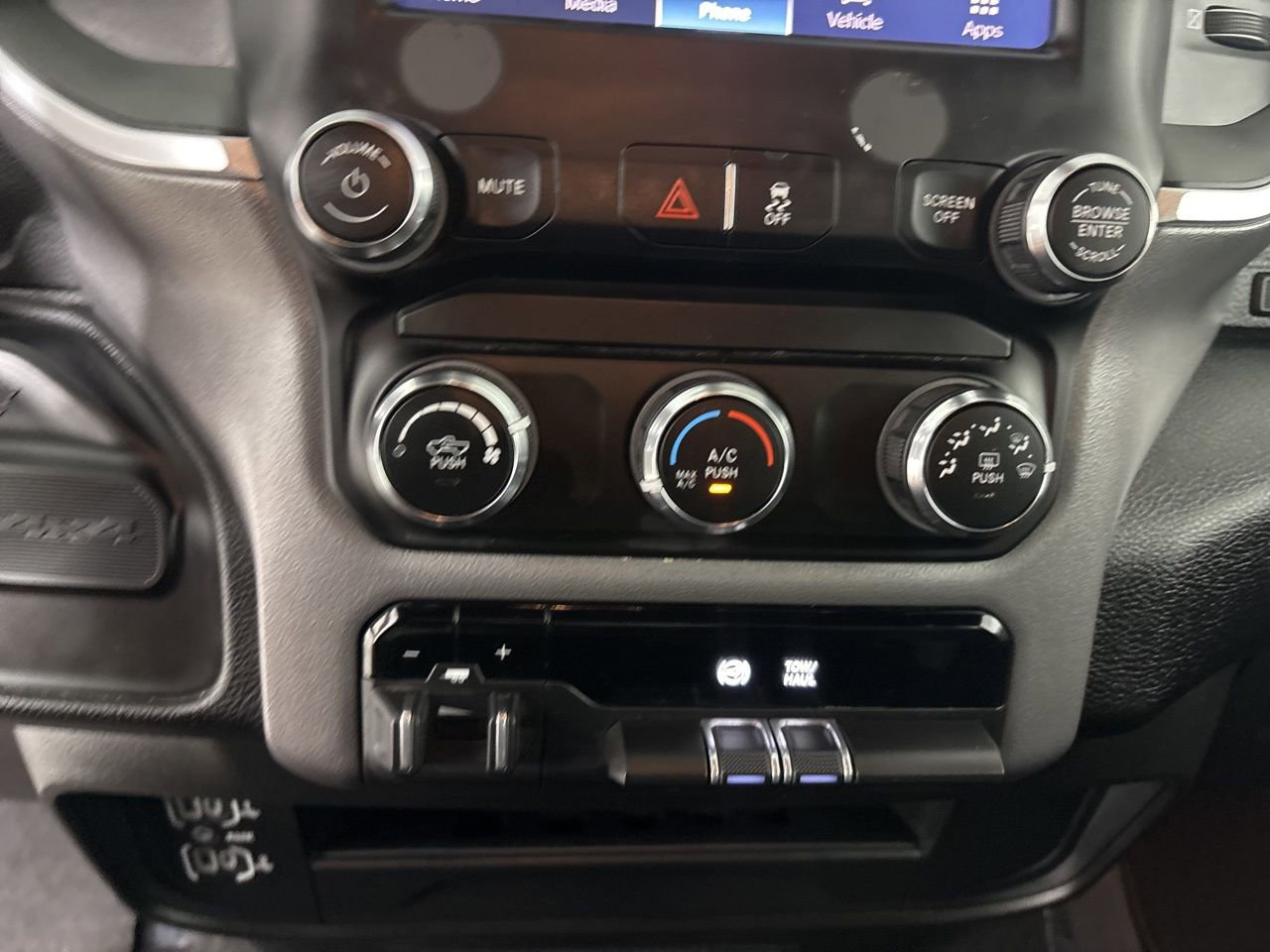 Used 2024 RAM 3500 Big Horn image 17