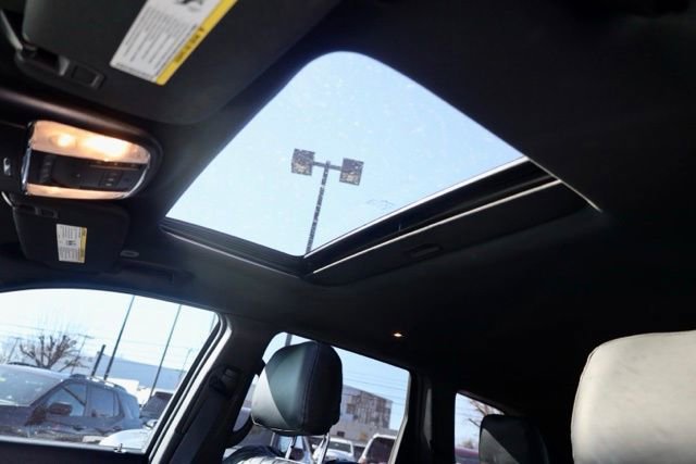 Used 2018 Jeep Grand Cherokee Limited image 3