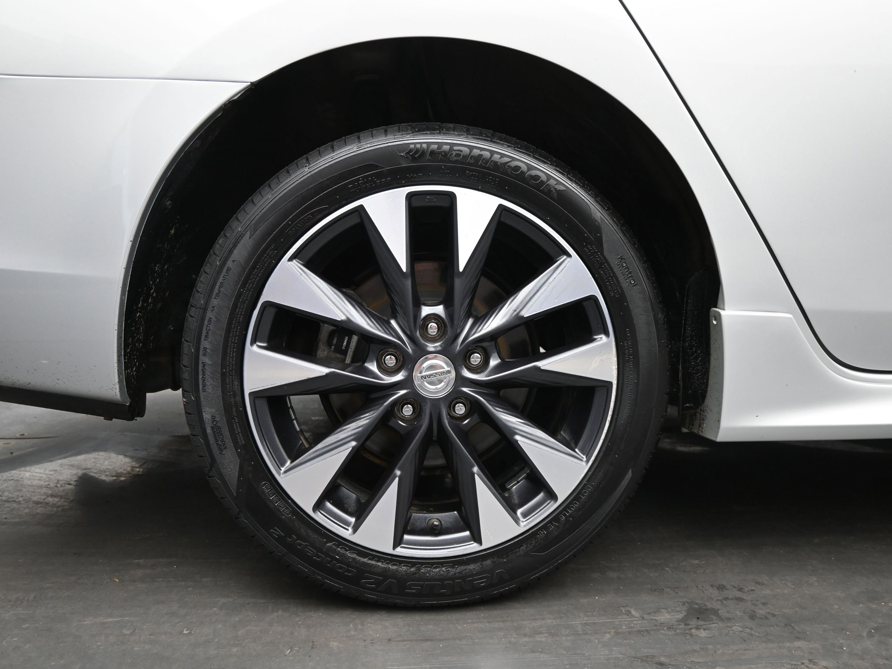 Used 2018 Nissan Sentra SR w/ Technology Package image 11