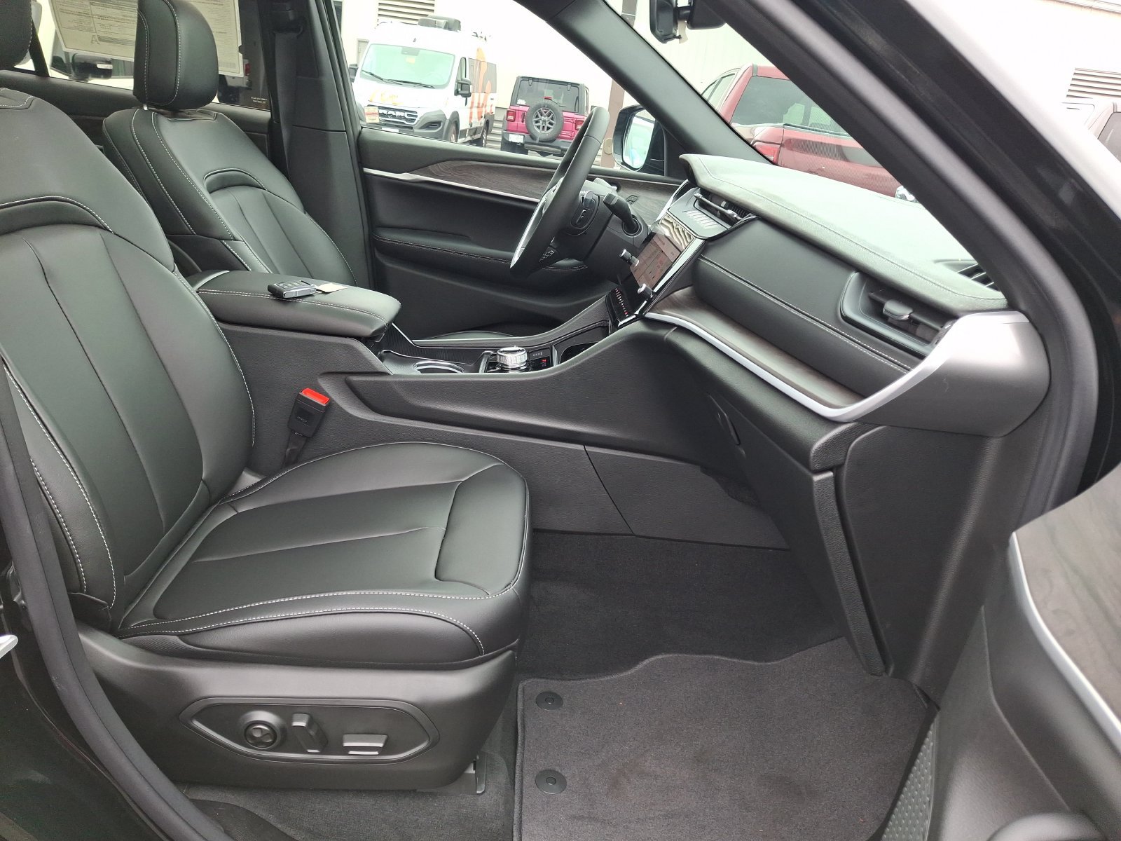 New 2026 Jeep Grand Cherokee Limited w/ Limited Altitude Package AWD/4WD image 19