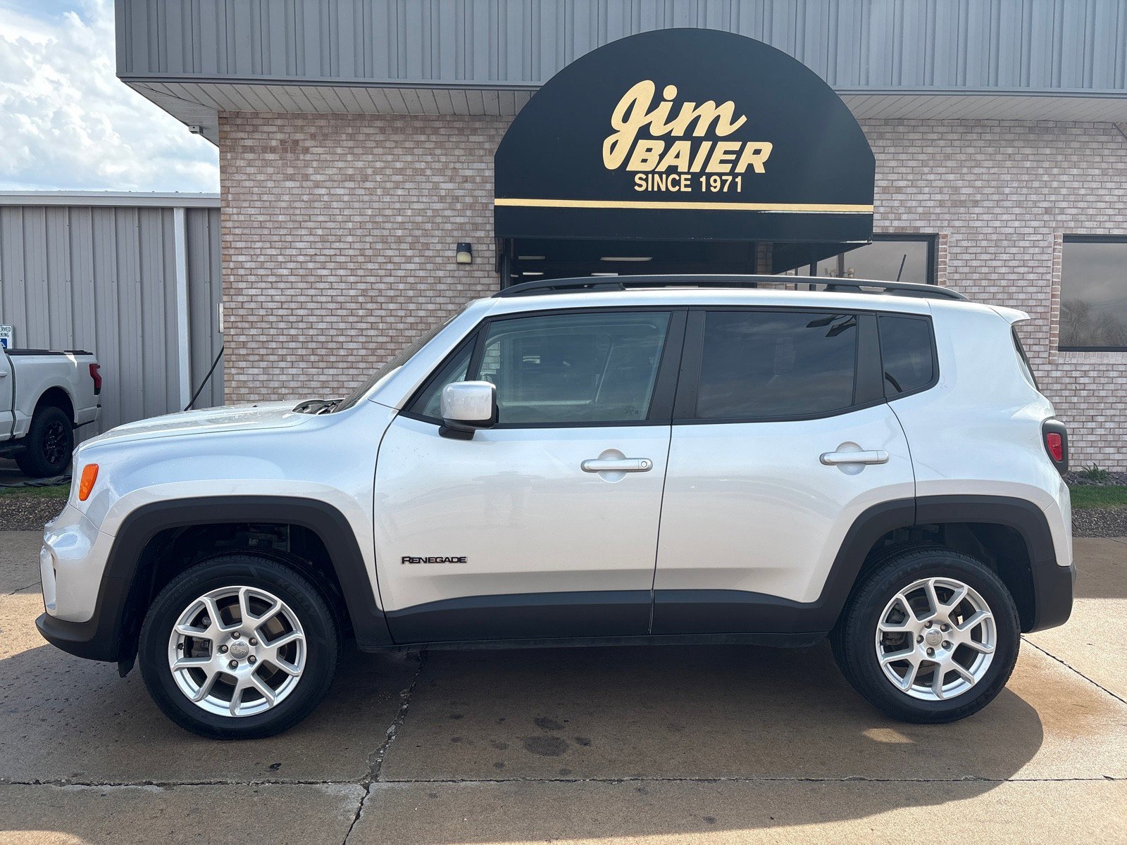 Used 2019 Jeep Renegade Latitude AWD/4WD image 2
