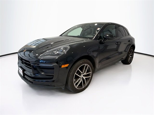 Used 2023 Porsche Macan image 3