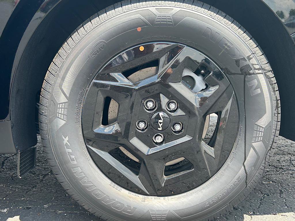 New 2025 Kia Carnival FWD image 25