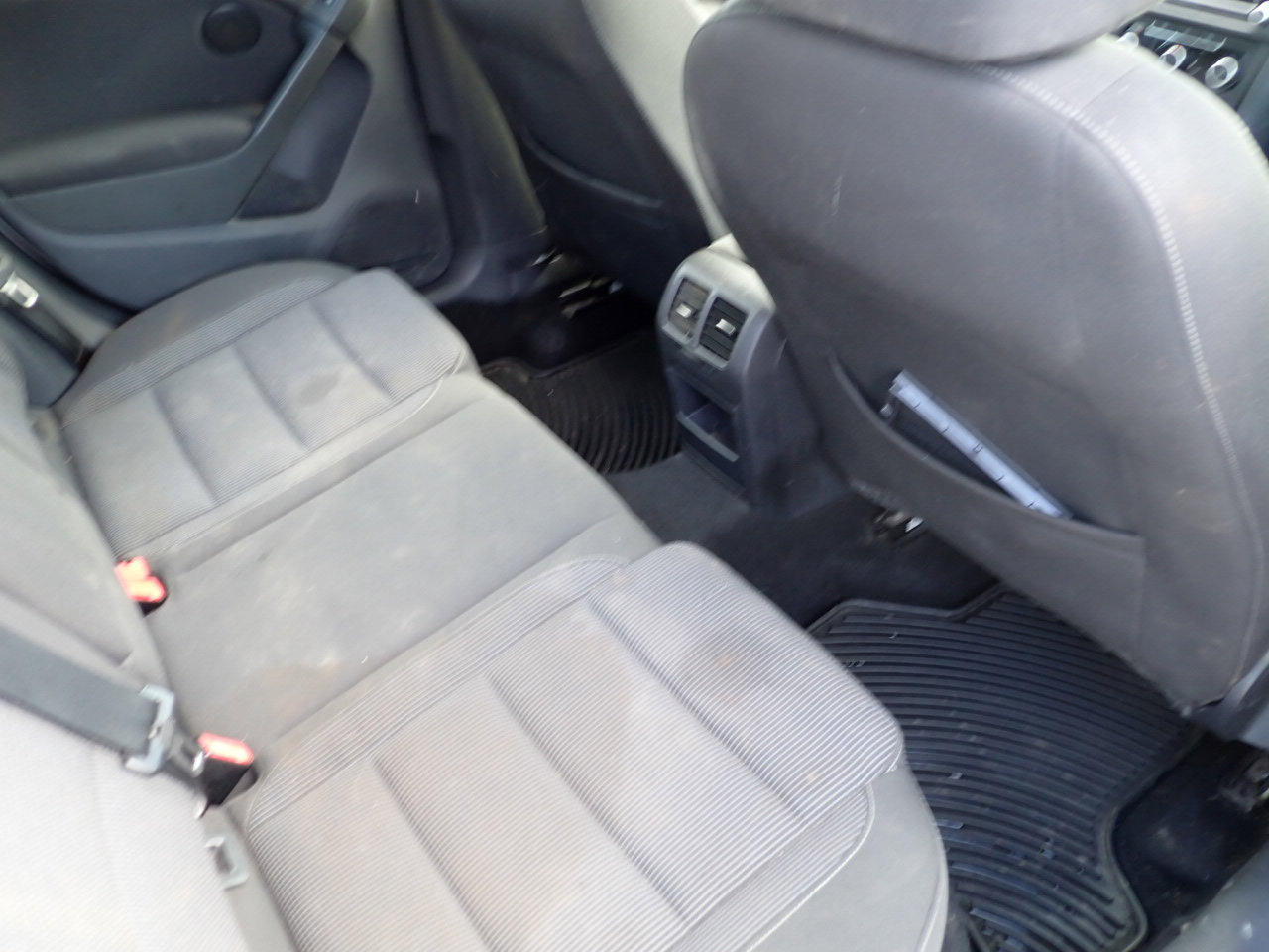 Used 2012 Volkswagen Golf 2.5L Conv & Sunroof 4 Door PZE image 16