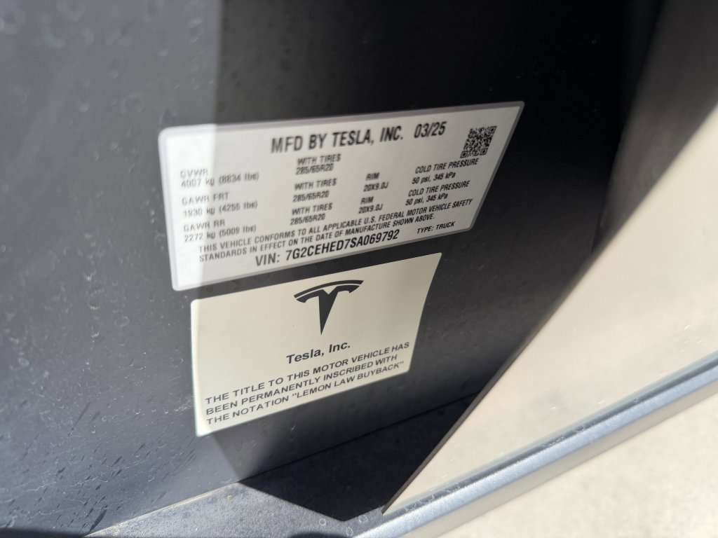 Used 2025 Tesla Cybertruck AWD Crew Cab image 48