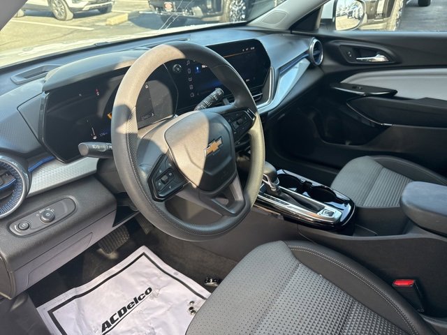 Used 2024 Chevrolet Trax LT image 11