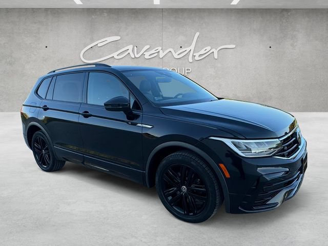 Used 2022 Volkswagen Tiguan SE R-Line FWD image 2