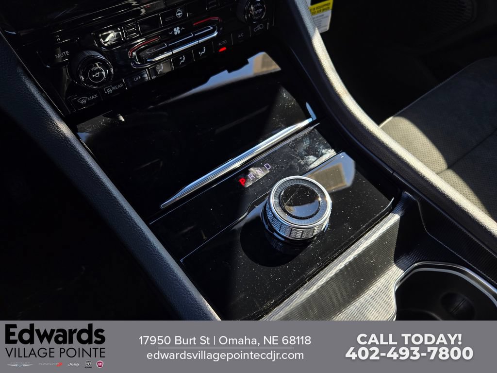New 2025 Jeep Grand Cherokee Altitude AWD/4WD image 22