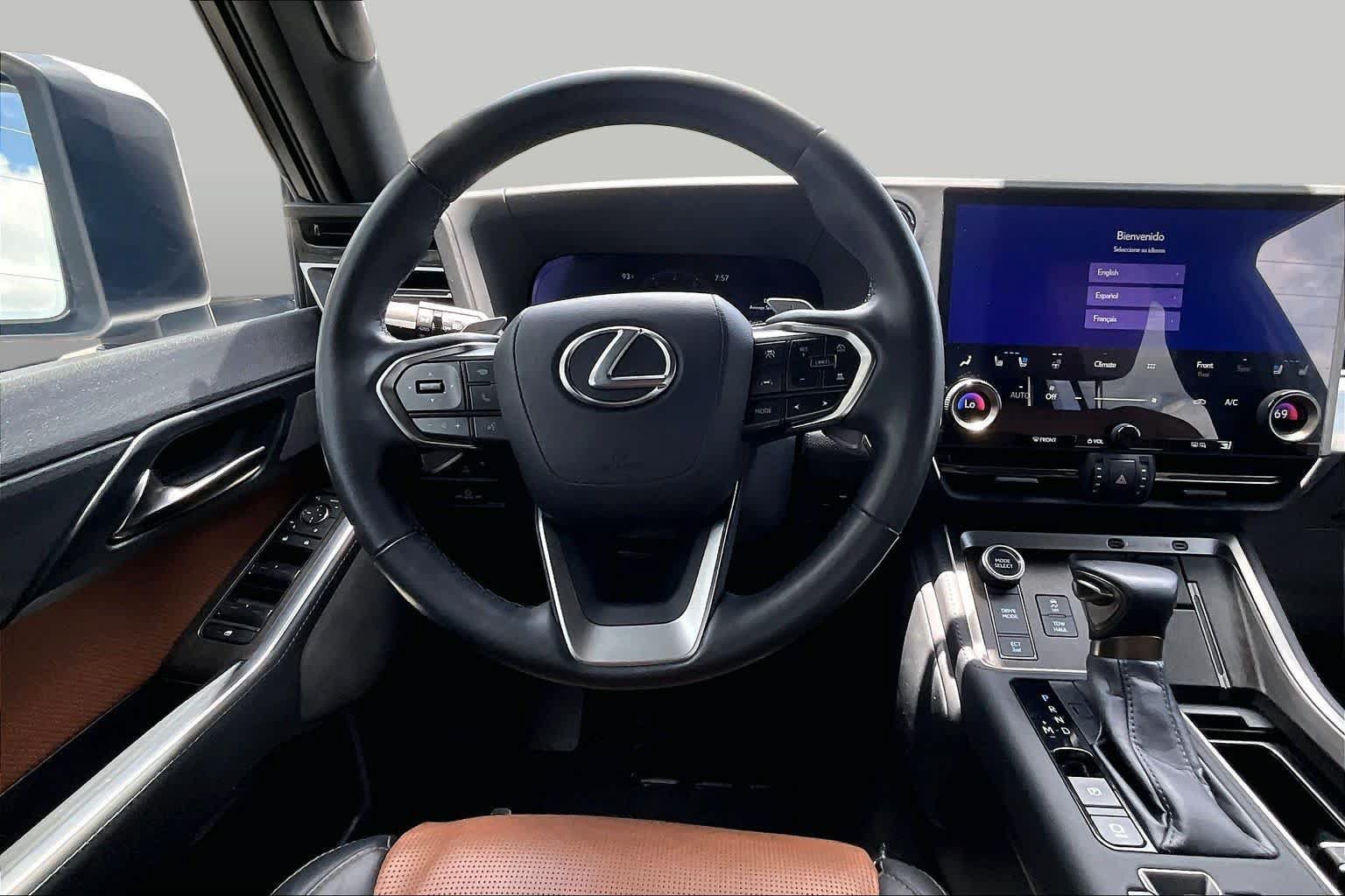 Used 2024 Lexus GX 550 w/ Accessory Package (Z1) AWD/4WD image 6