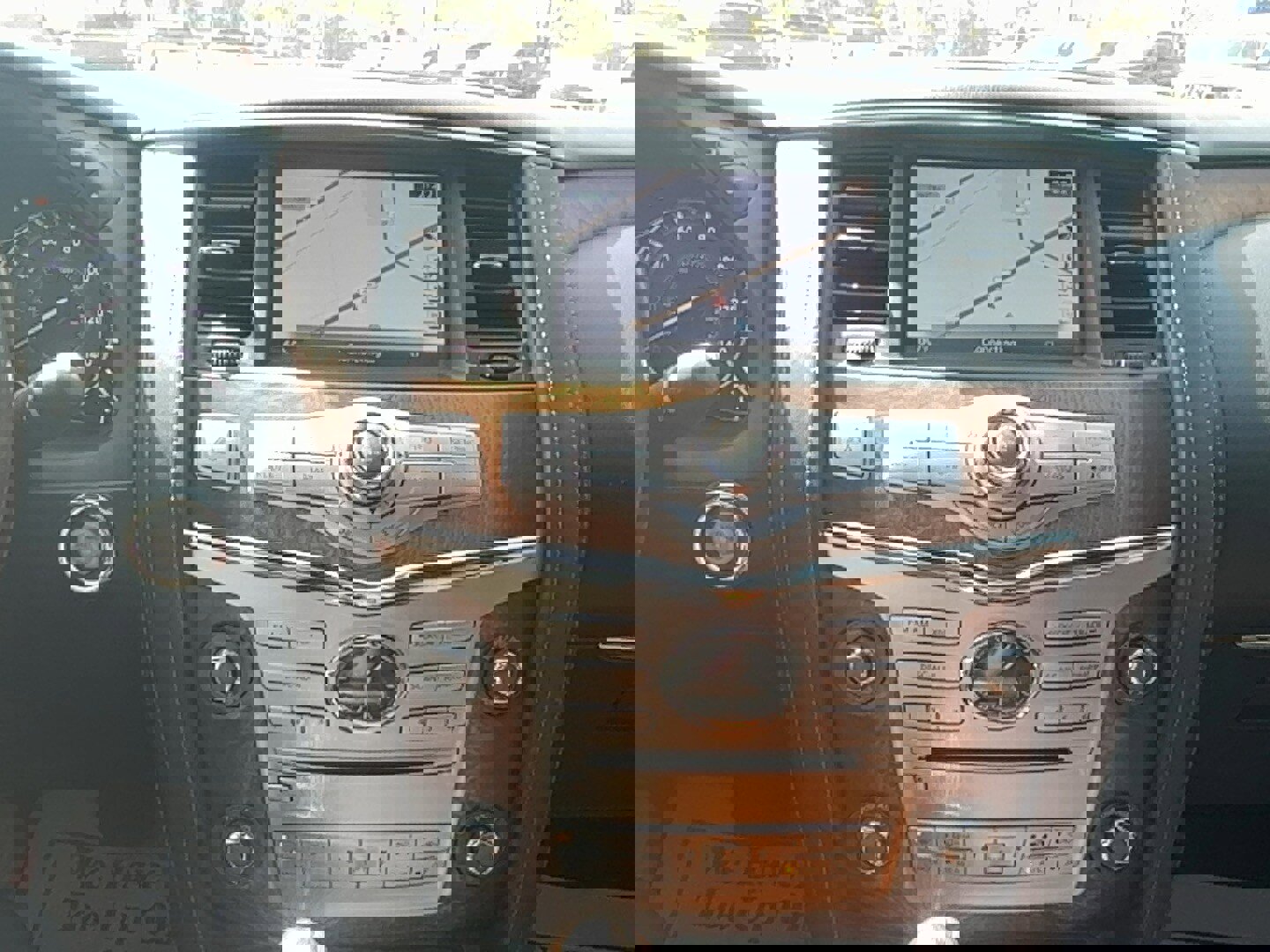 Used 2017 INFINITI QX80 Limited w/ All Season Package image 30