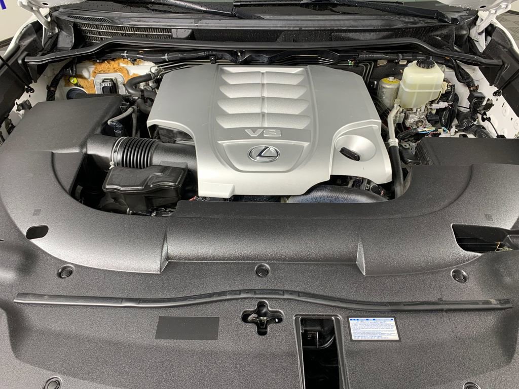Used 2016 Lexus LX 570 4WD w/ Luxury Package image 11