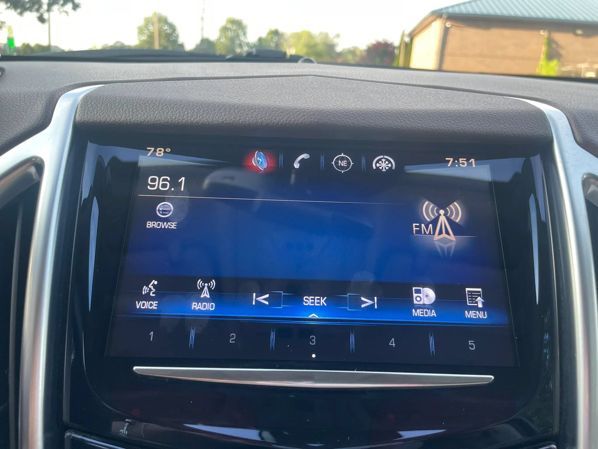 Used 2015 Cadillac SRX Luxury w/ Trailering Package AWD/4WD image 46