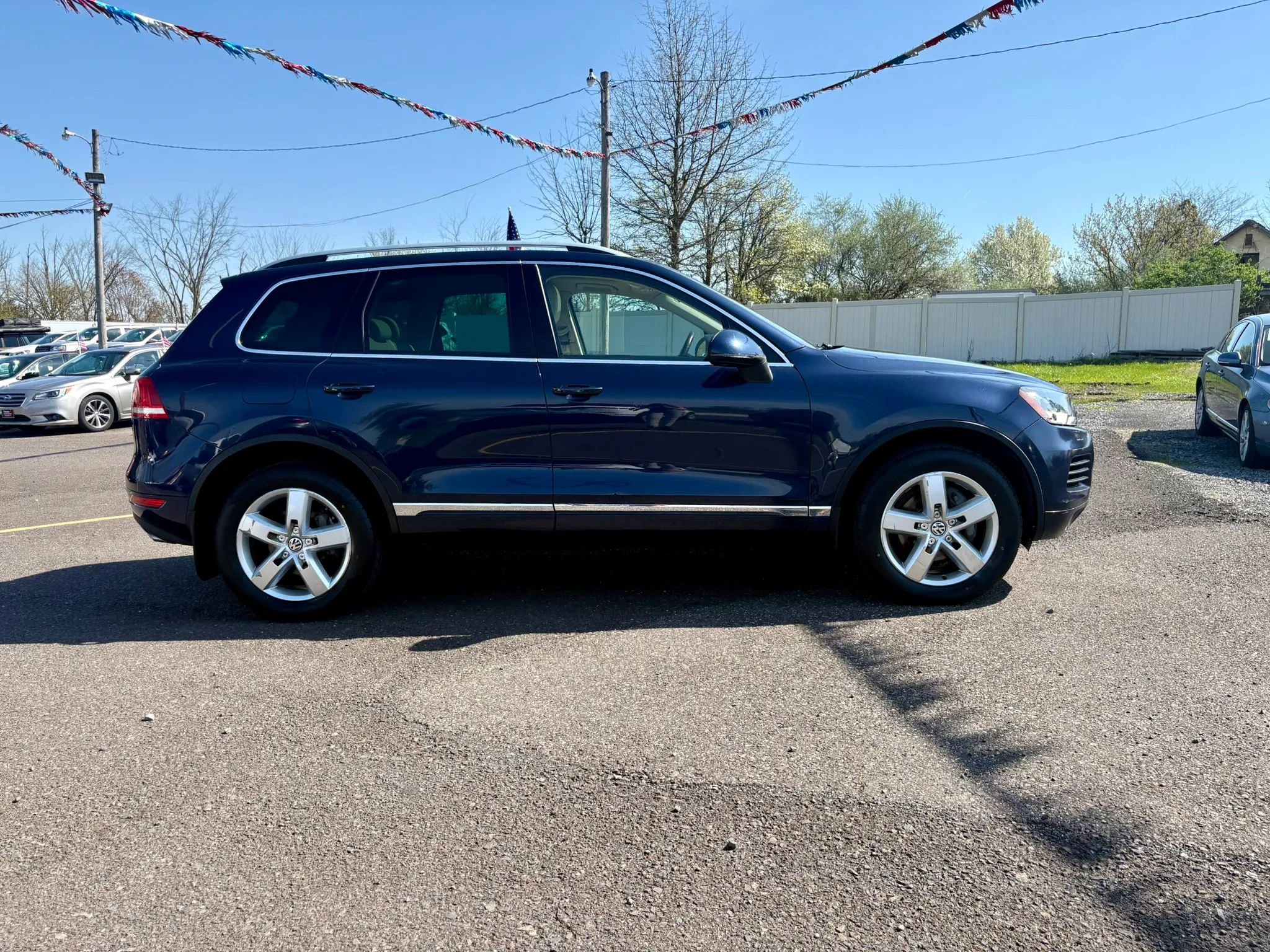 Used 2012 Volkswagen Touareg TDI image 6