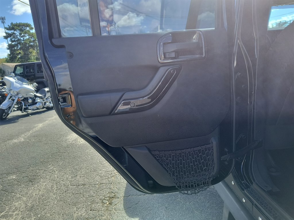 Used 2018 Jeep Wrangler Unlimited Sahara image 39